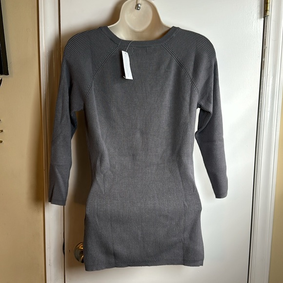 New York and Company sweater three-quarter sleeves - Picture 4 of 7